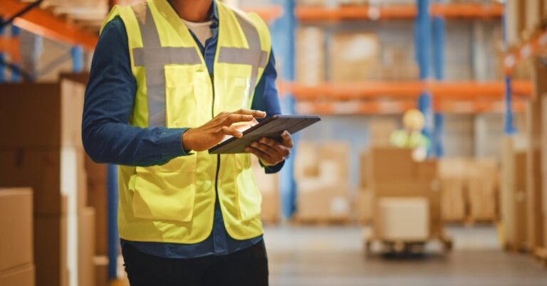 Automazione di magazzino AGV: il caso dell’azienda Fluid-o-tech